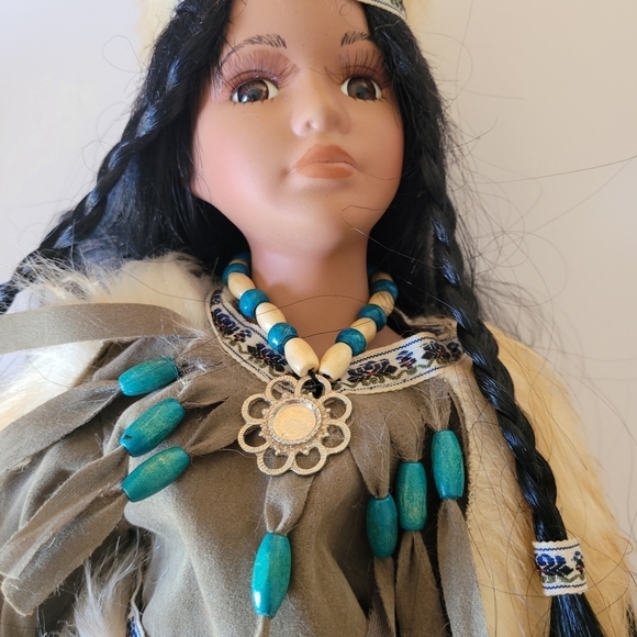 VINTAGE 17" Native American porcelain doll - Picture 3 of 5